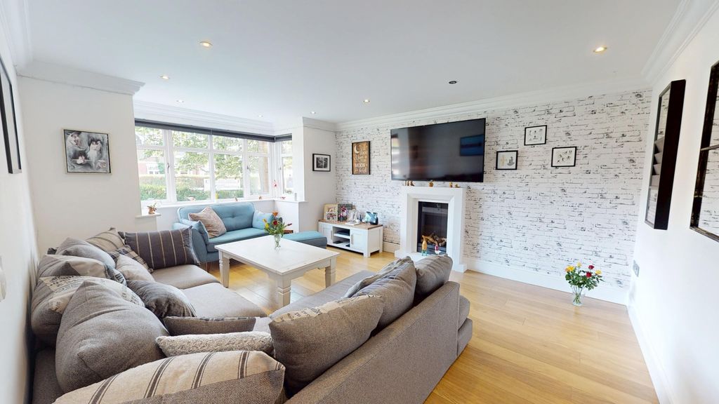 Property photo 3 of 45 4071243