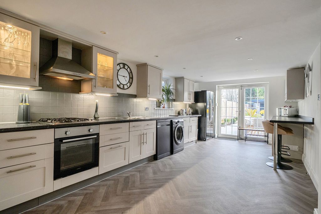 Property photo 2 of 31 1423309-12-69A9d4...