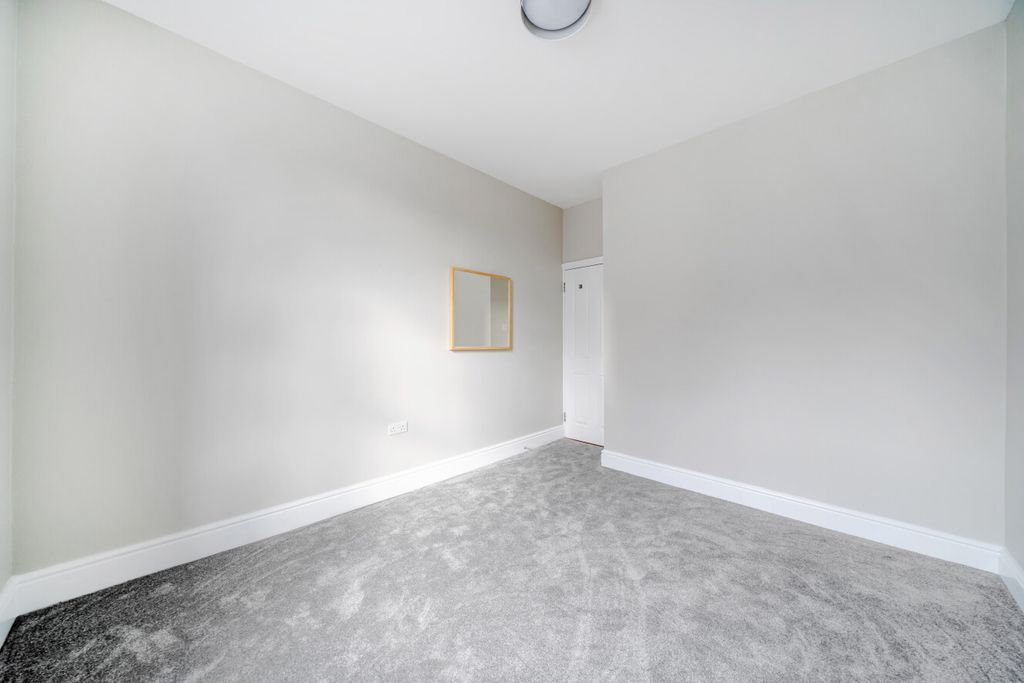 Property photo 3 of 16 1515359-4-6A999Db...
