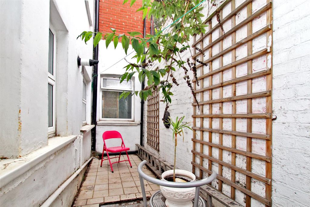 Property photo 3 of 8