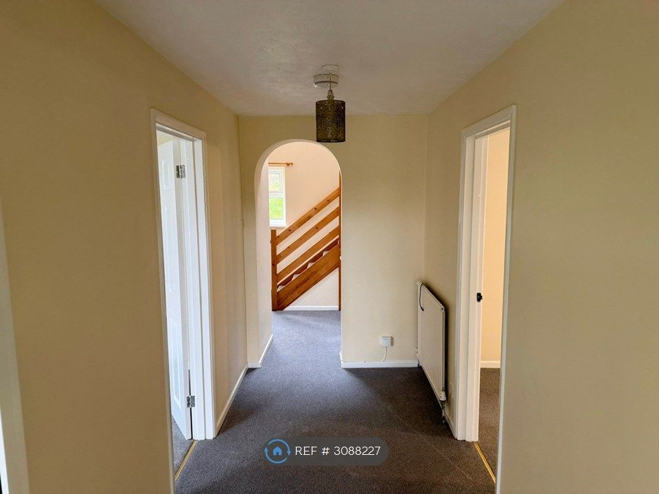 Property photo 3 of 9 Entrance Hallway