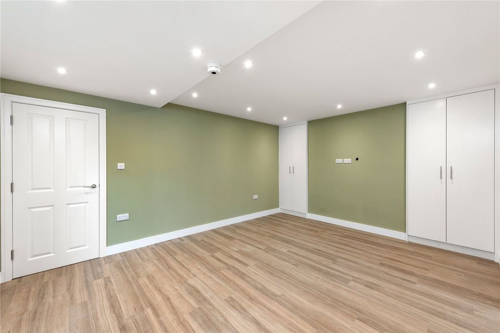 Property photo 3 of 12 Picture No. 24