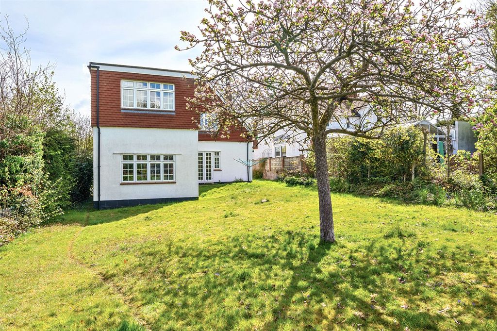 Property photo 3 of 29 Garden