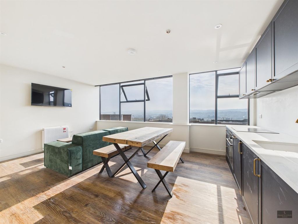 Property photo 3 of 9 Cam02887G0-Pr0411-Still004.Jpg