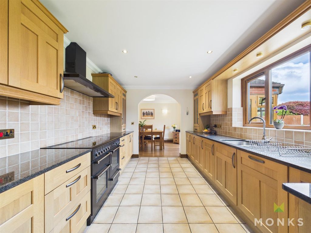 Property photo 3 of 28 Kitchen