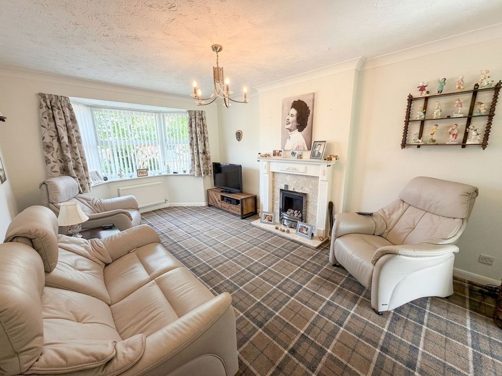 Property photo 2 of 15 Lounge