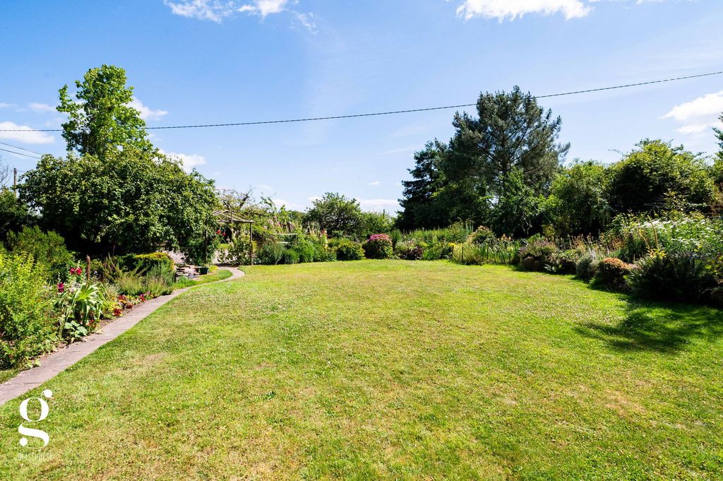 Property photo 2 of 32
