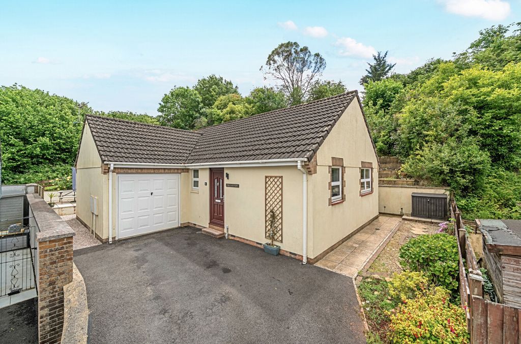 Property photo 1 of 16 1 - 1469662-1-6A1F2E2...