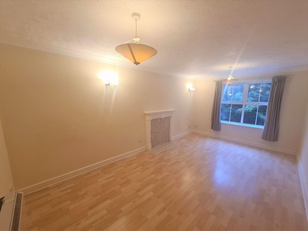 Property photo 2 of 4 Living Room