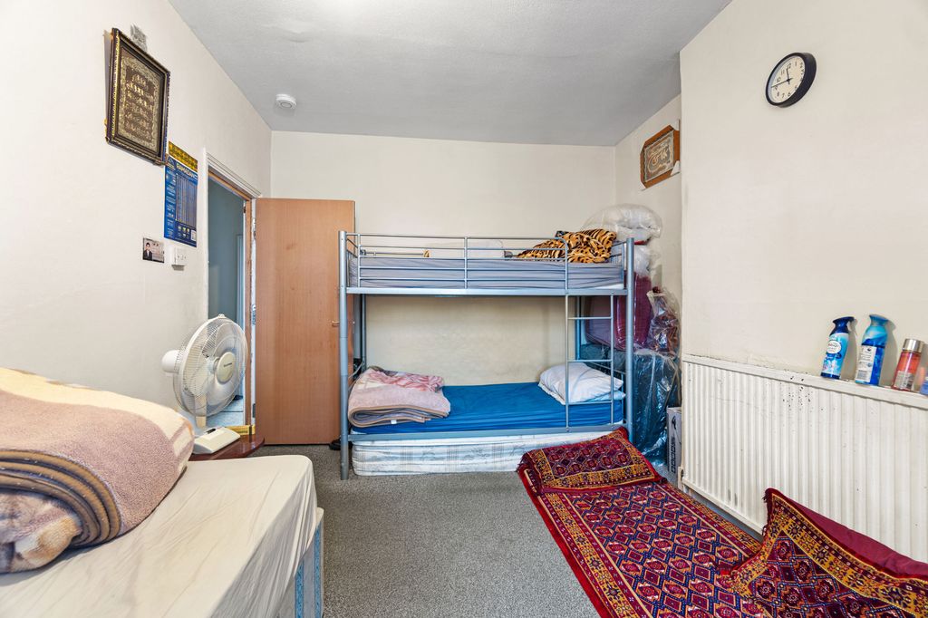 Property photo 2 of 25