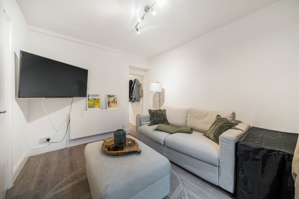 Property photo 2 of 18 Picture No. 13