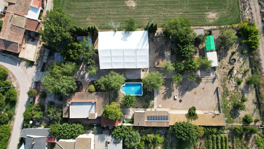 Property photo 2 of 50