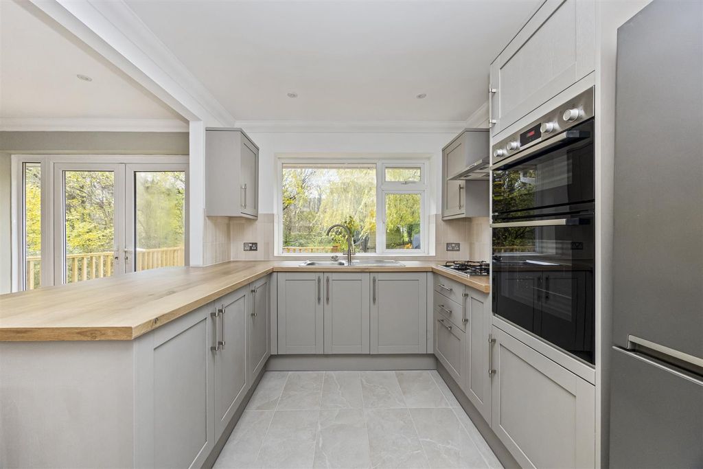 Property photo 3 of 21 Kitchen