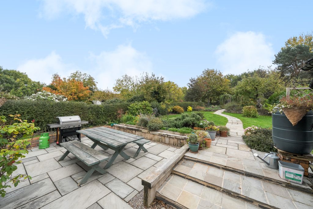 Property photo 2 of 25 Garden