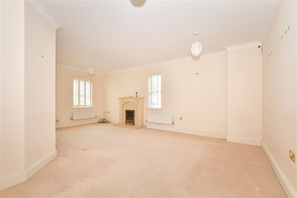 Property photo 1 of 13 Lounge