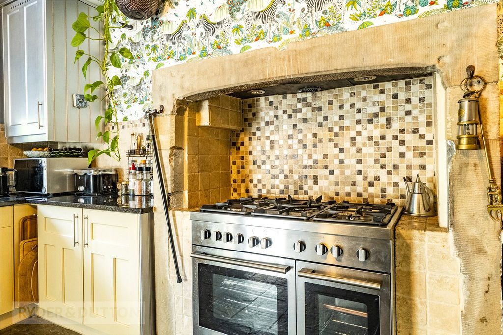 Property photo 3 of 23 Chimney Breast