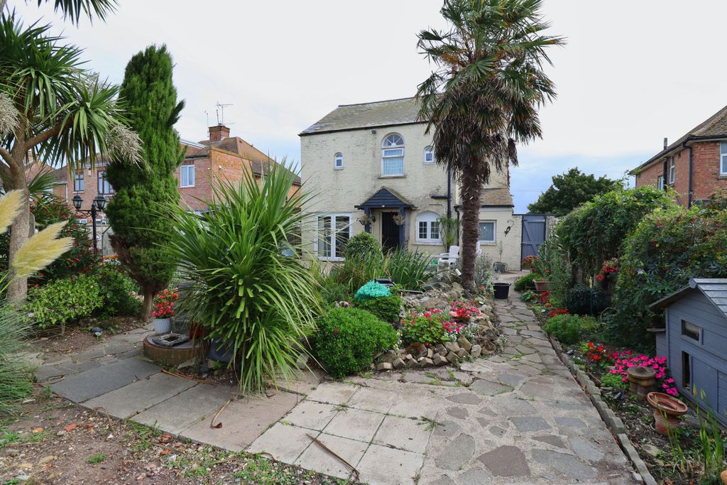 Property photo 2 of 30