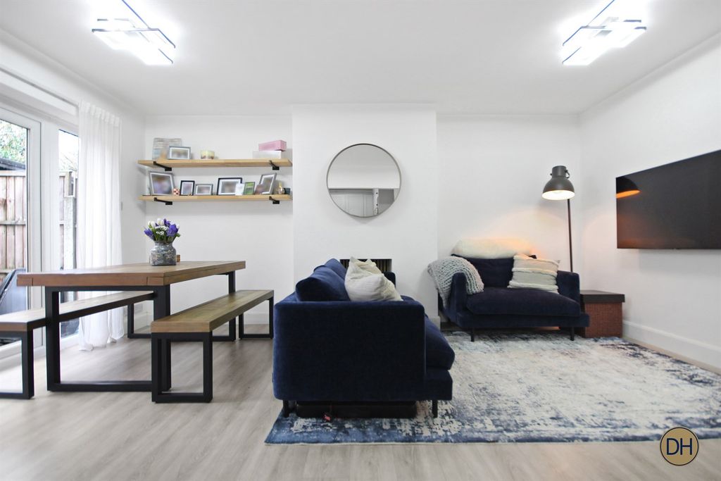 Property photo 3 of 12 Algers Mead