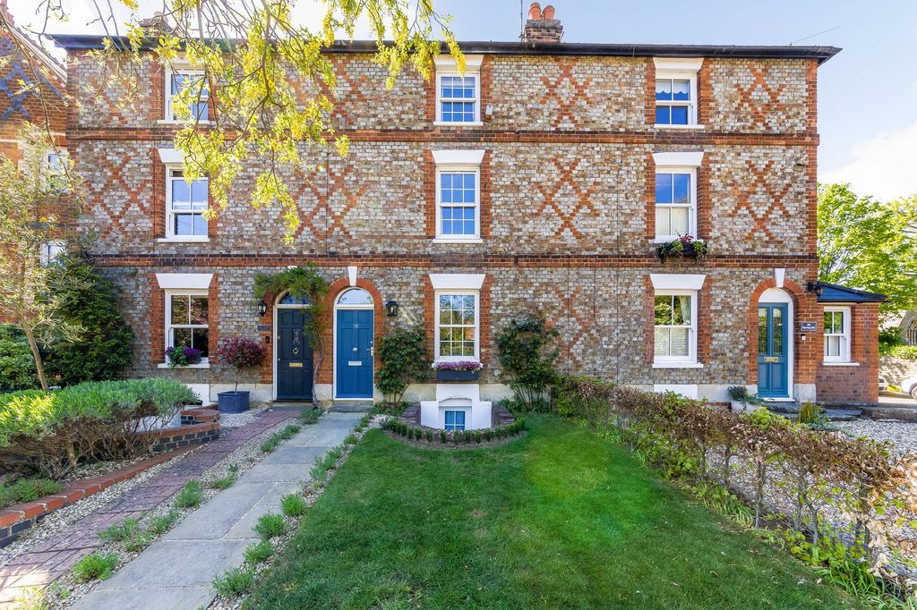 Property photo 1 of 32