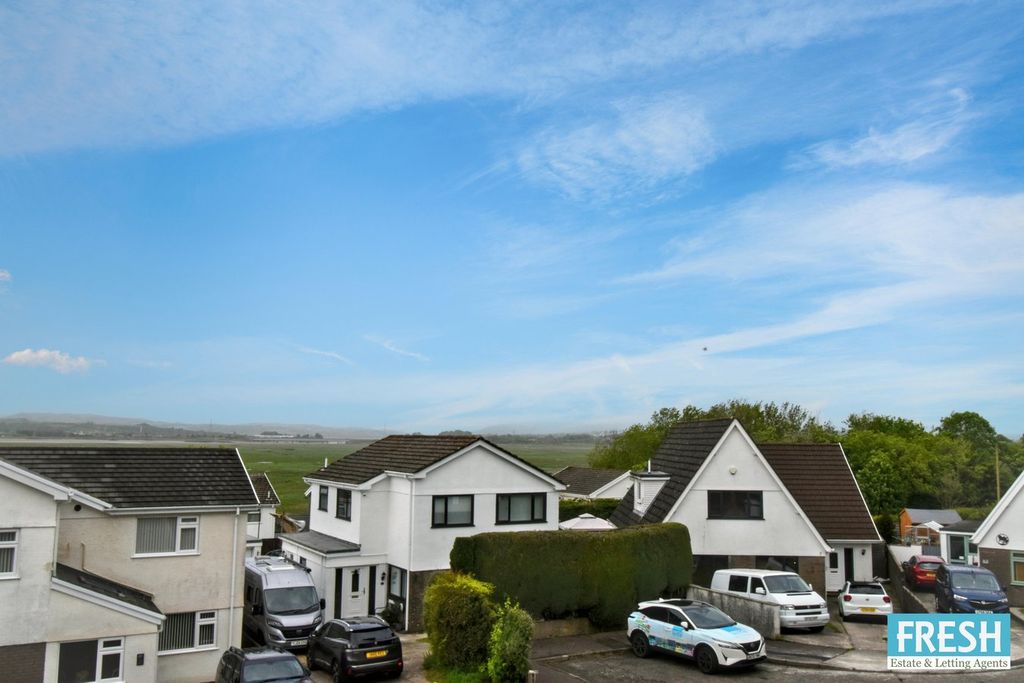 Property photo 2 of 48