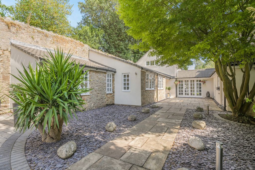 Property photo 2 of 25