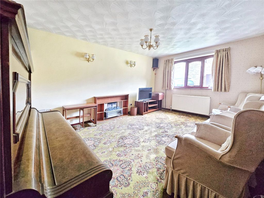 Property photo 3 of 19 Picture No. 02