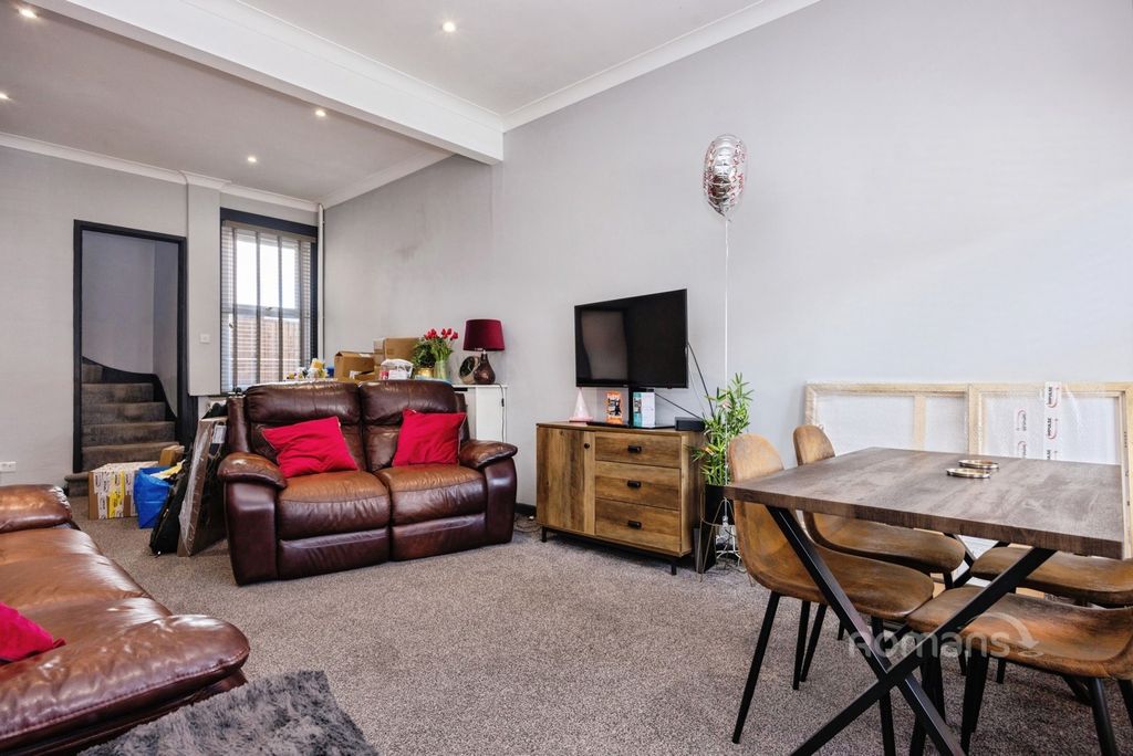 Property photo 2 of 14 Pbox-Img.Jpg