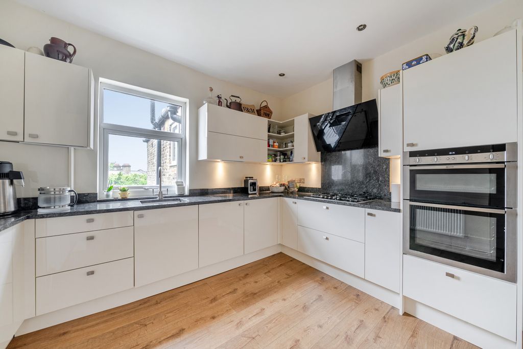 Property photo 2 of 16 1463008-11-6A0c3E...