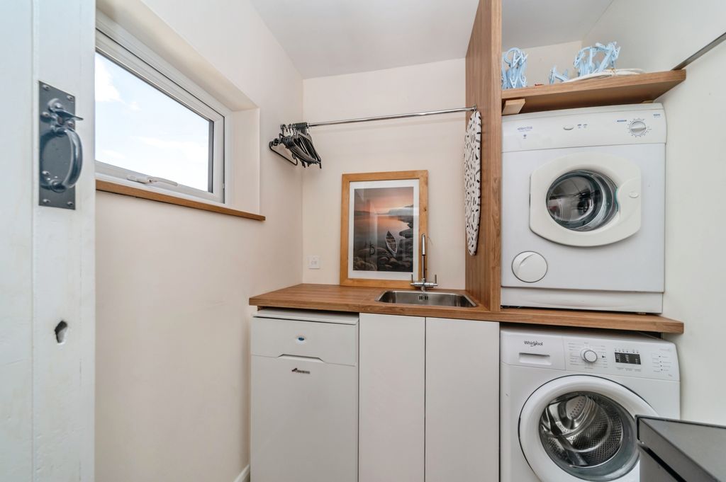 Property photo 3 of 26