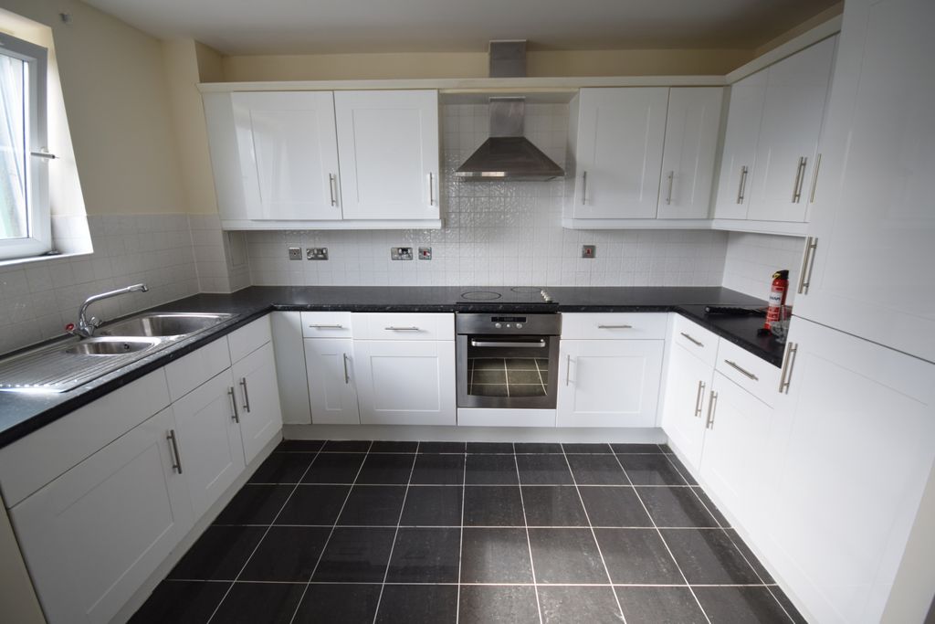 Property photo 2 of 9 Kitchen