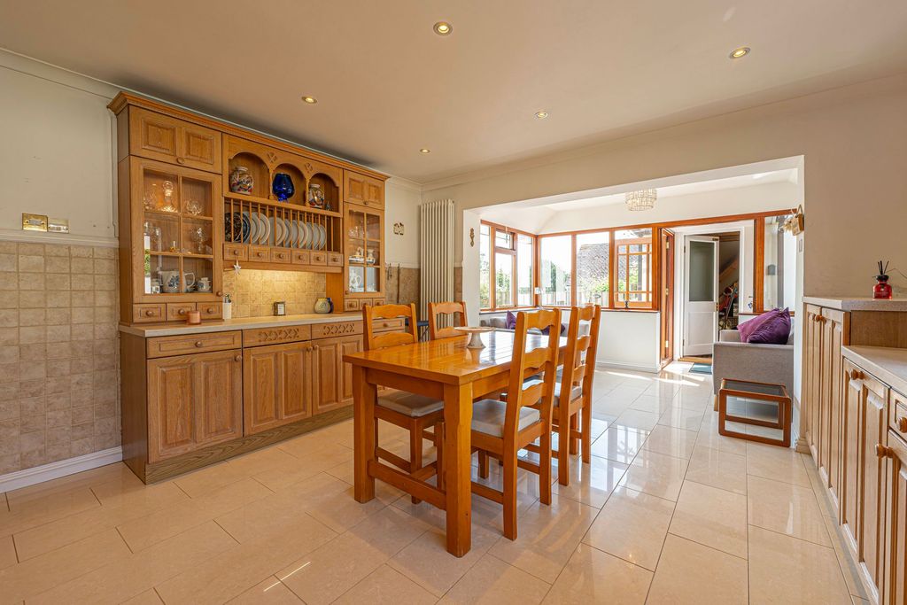 Property photo 3 of 68