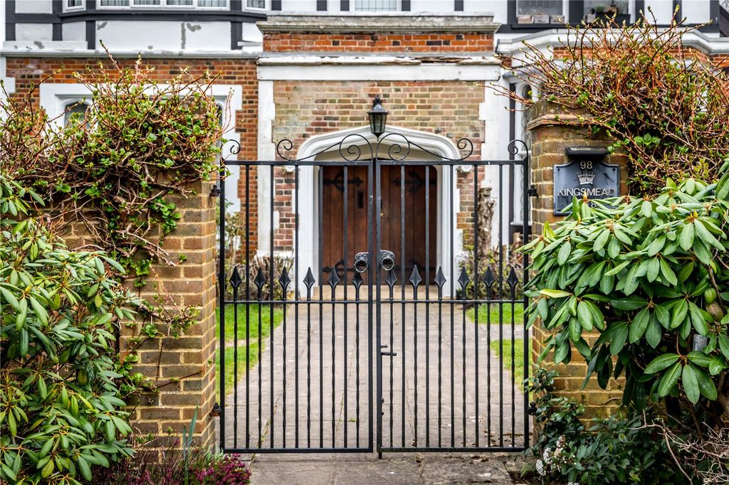 Property photo 1 of 23 House. Partnership