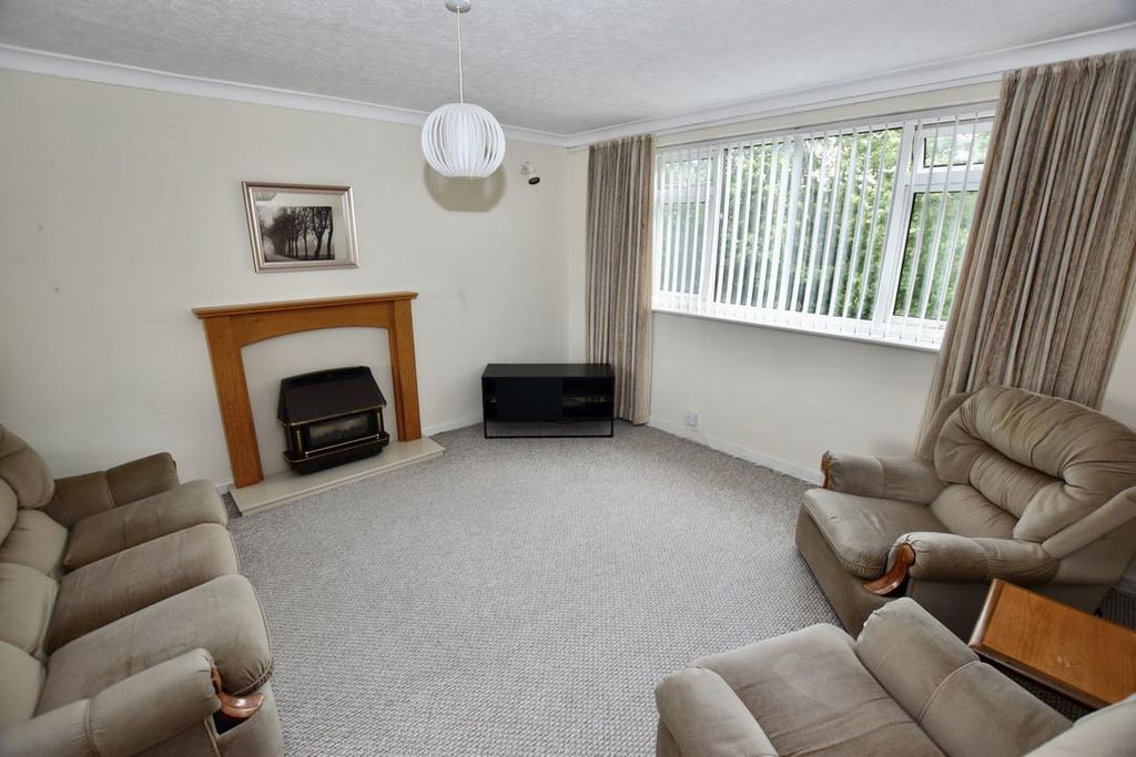 Property photo 3 of 10 Living Area