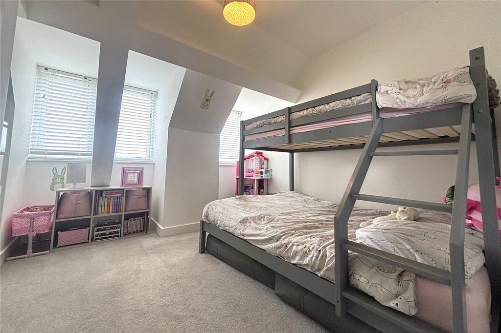 Property photo 3 of 8 Bed 2