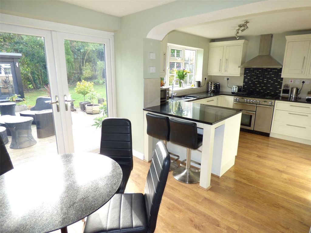 Property photo 2 of 16 Breakfast Kitchen