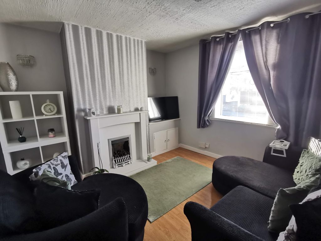 Property photo 3 of 14 Lounge