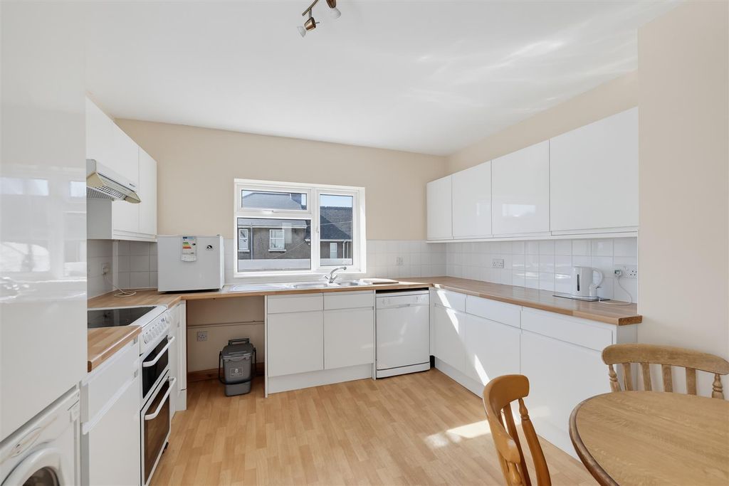 Property photo 3 of 17 Kitchen