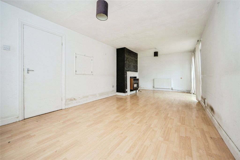 Property photo 2 of 17 Picture No. 30