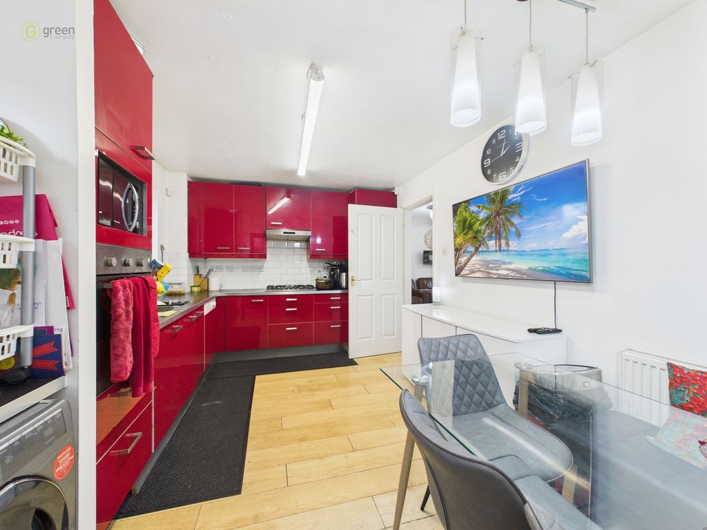 Property photo 3 of 27 Cam04914G0-Pr0267-Still023