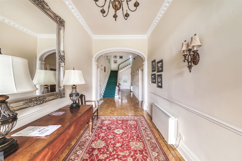 Property photo 2 of 33