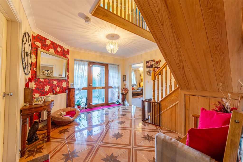 Property photo 3 of 46 5 Snatchwood Court-18.Jpg