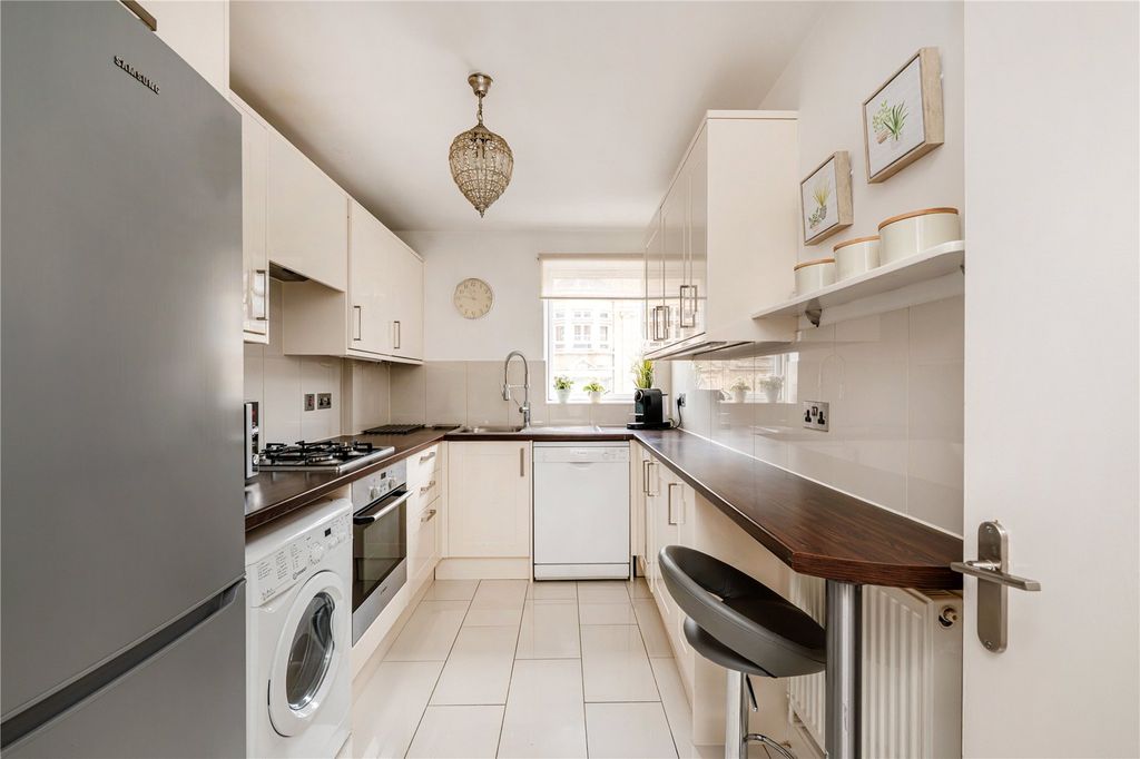 Property photo 2 of 10 Kitchen