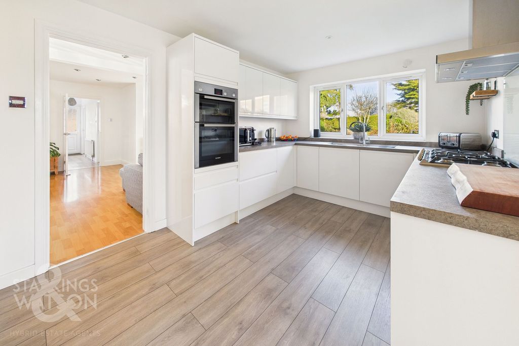 Property photo 3 of 27