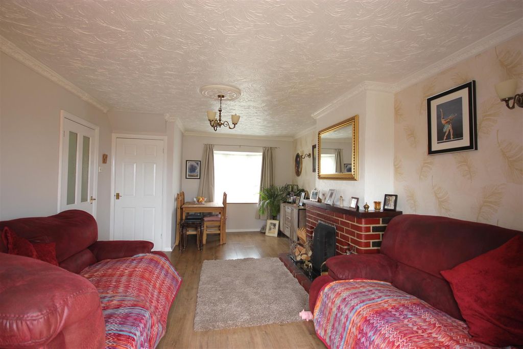 Property photo 2 of 12 Lounge 2.Jpg