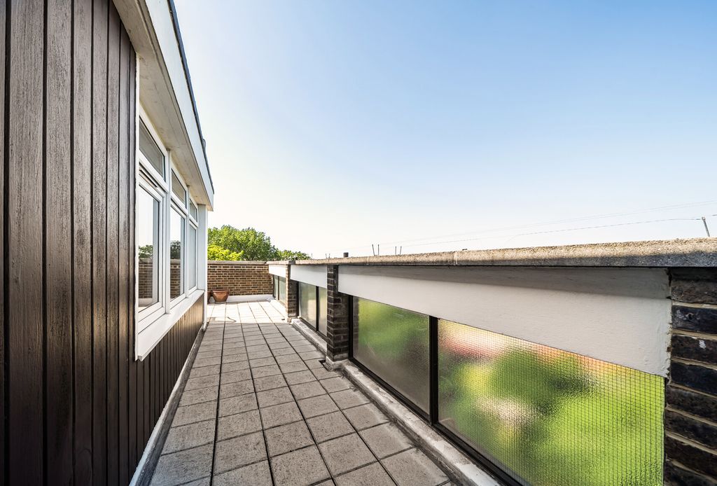 Property photo 3 of 12 1-6A171d43d5A0A-1...