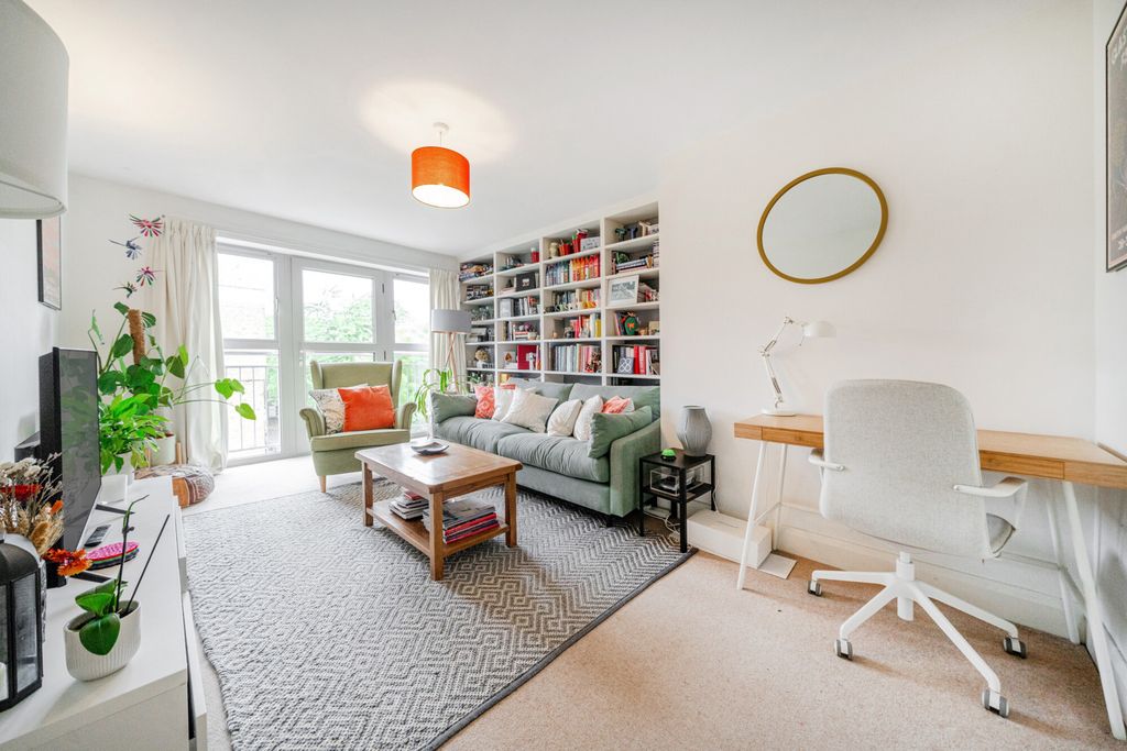 Property photo 1 of 15 1300883-10-6842Ae...