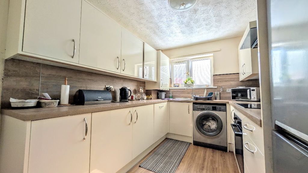 Property photo 2 of 23