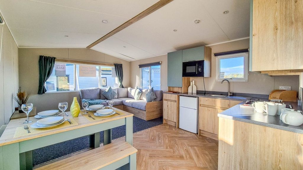 Property photo 2 of 14 Untitled 5