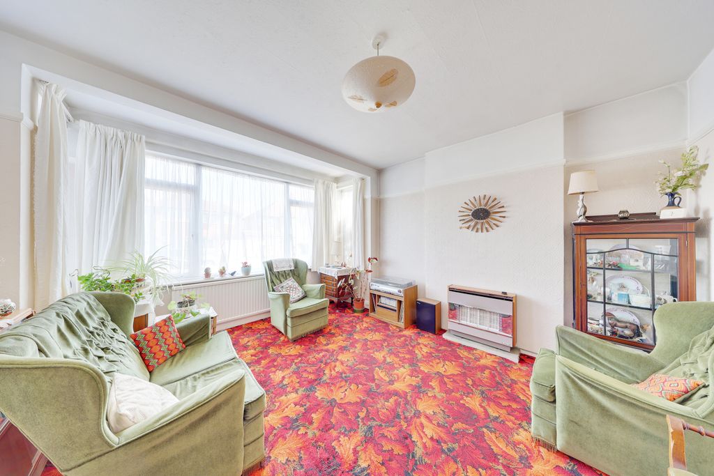 Property photo 2 of 11