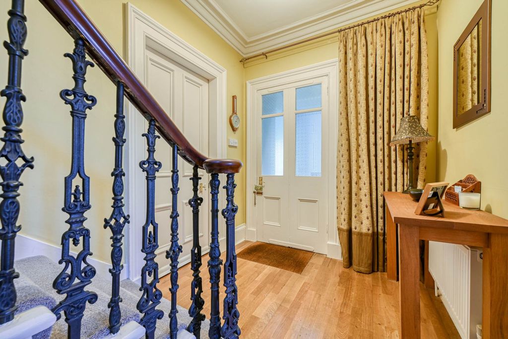 Property photo 2 of 40